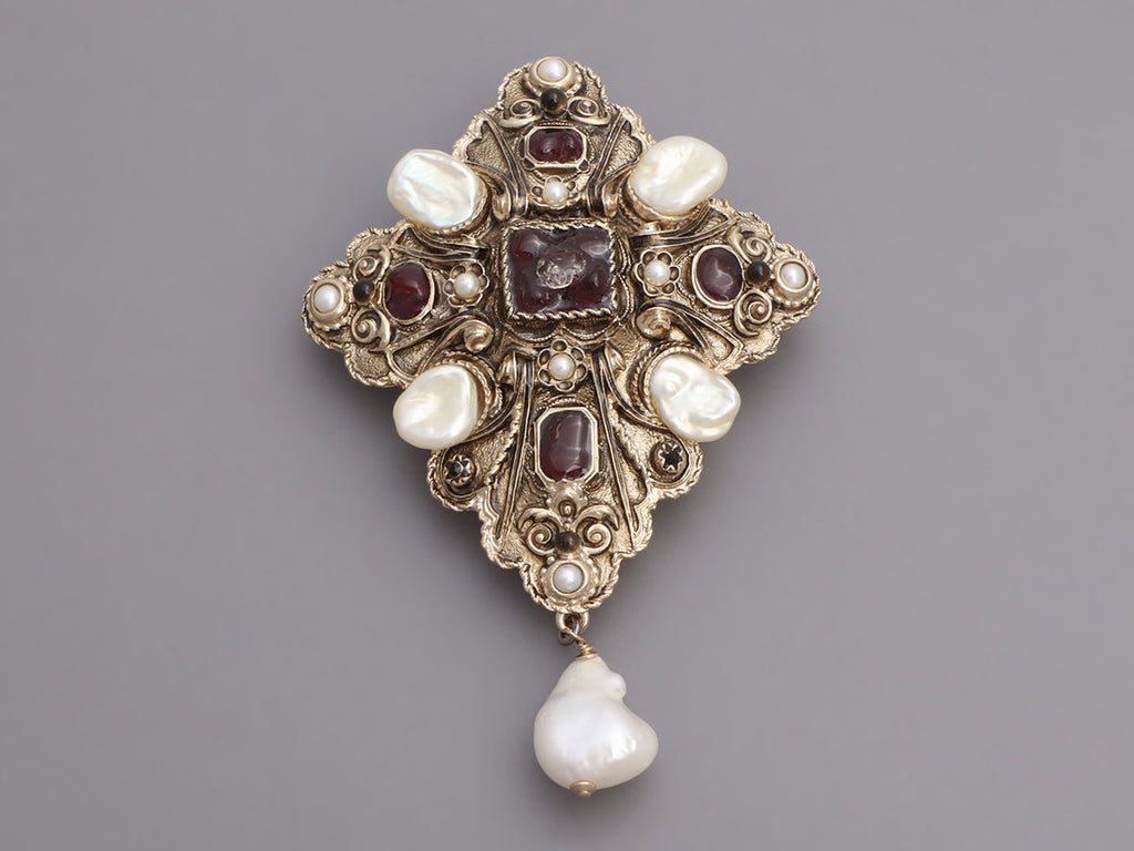 Chanel Large Pearl and Resin Runway Brooch