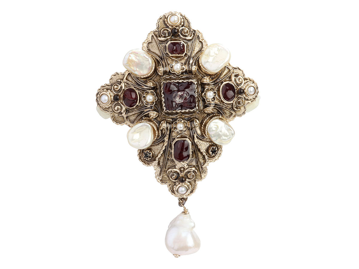Chanel Large Pearl and Resin Runway Brooch - Ann's Fabulous Closeouts