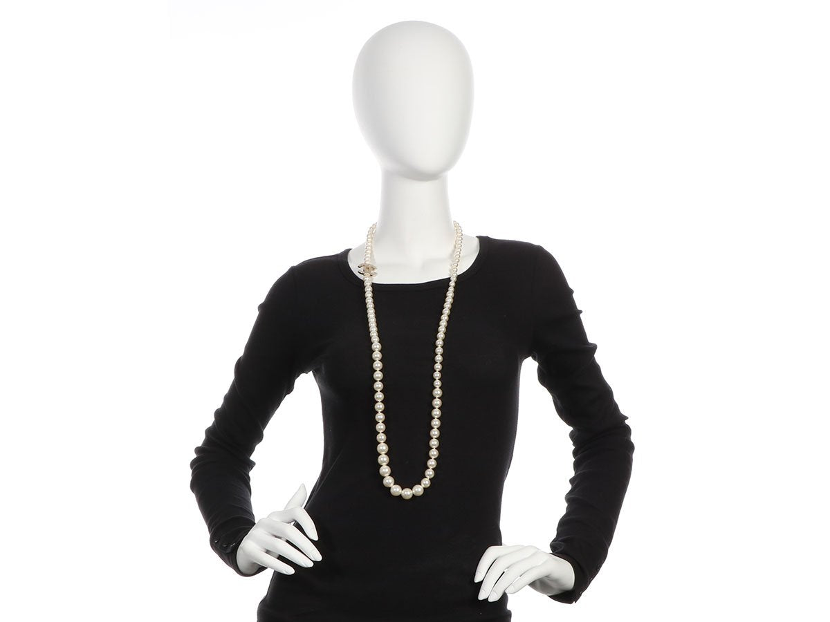 Chanel Ombré Painted Black & White Pearl & Double CC Necklace