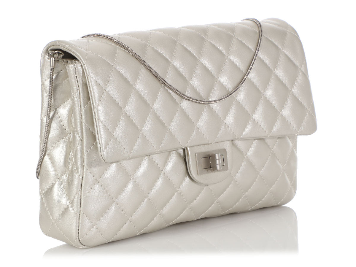 Leather clutch bag Chanel Silver in Leather - 30981757