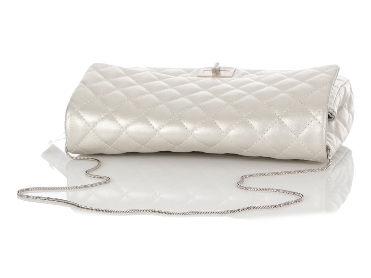 Timeless/classique leather clutch bag Chanel Silver in Leather - 35540269