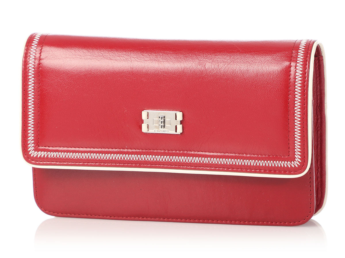 Wallet on chain leather crossbody bag Chanel Red in Leather - 30102189