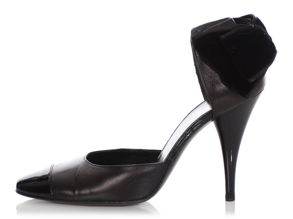 CHANEL, Shoes, Chanel Ballerina Flats 9 Black Cap Toe Leather Slip On Low  Heel Bow Accent
