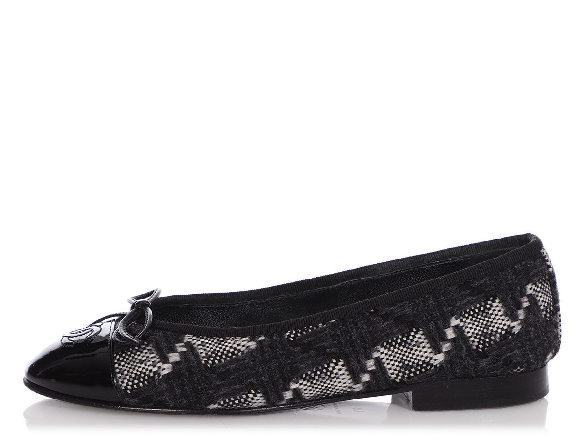 Chanel Black and White Tweed and Patent Leather Cap Toe Flats - Ann's  Fabulous Closeouts