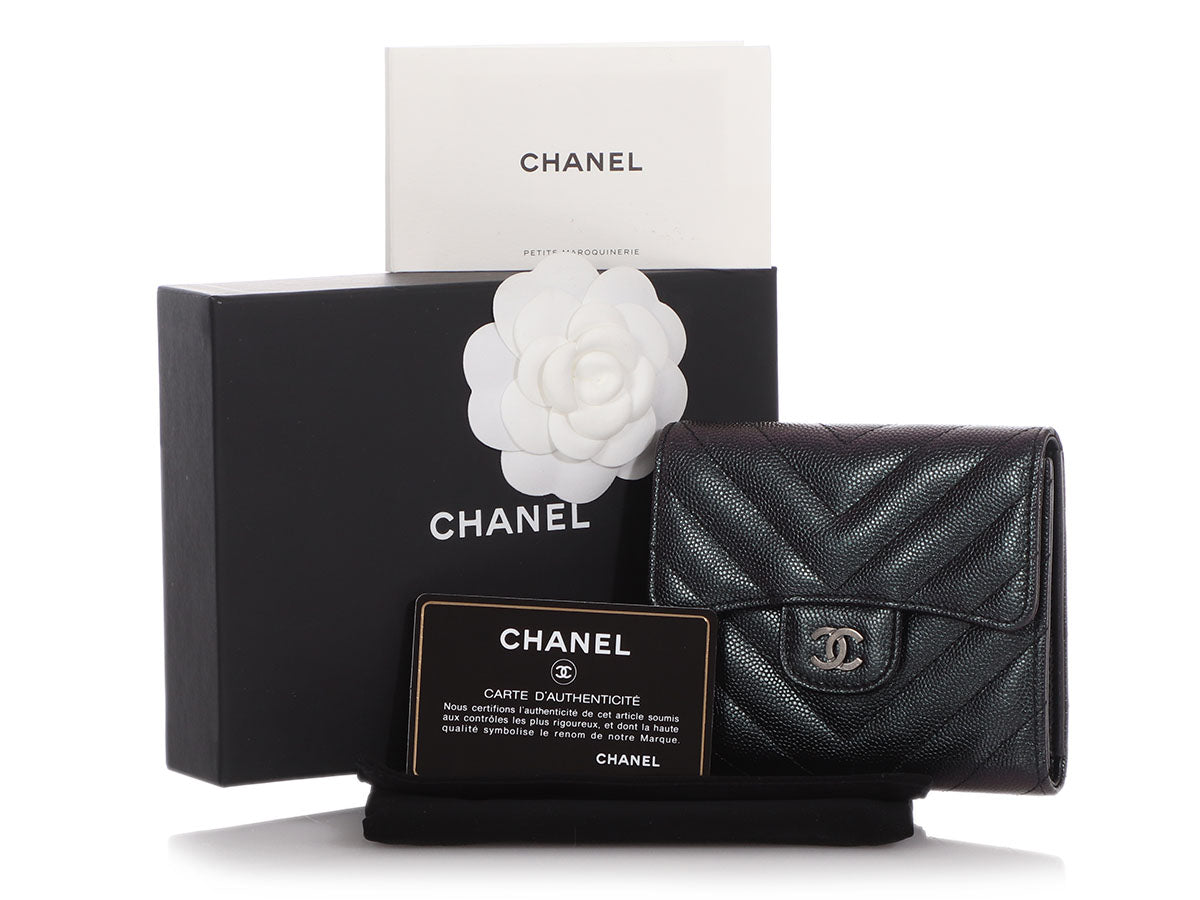 CHANEL Classic Navy Caviar Compact Quilted Flap Chevron Wallet – Fashion  Reloved