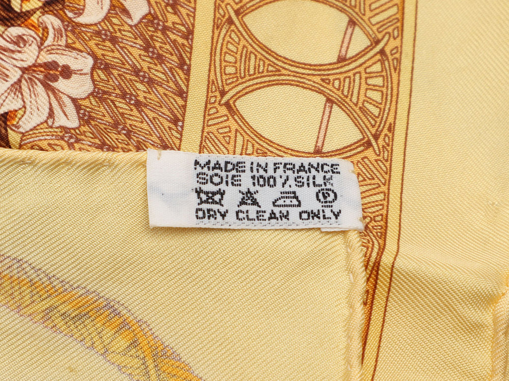 Hermès Je T'aime un Peu Beaucoup Passionnément Silk Pocket Square